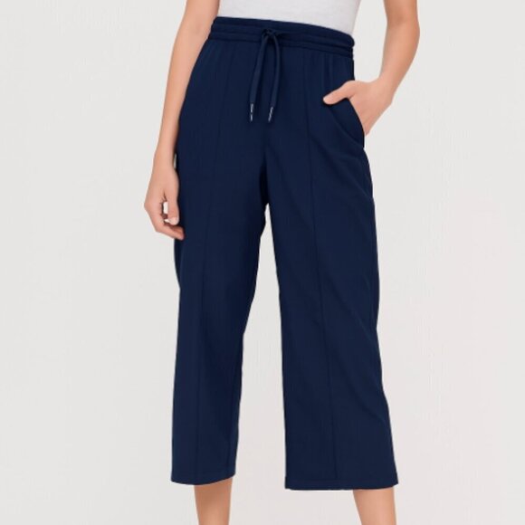 Aritzia Pants - Aritzia TNA | EUC Holieway Culotte Pants in Navy Blue Size Medium